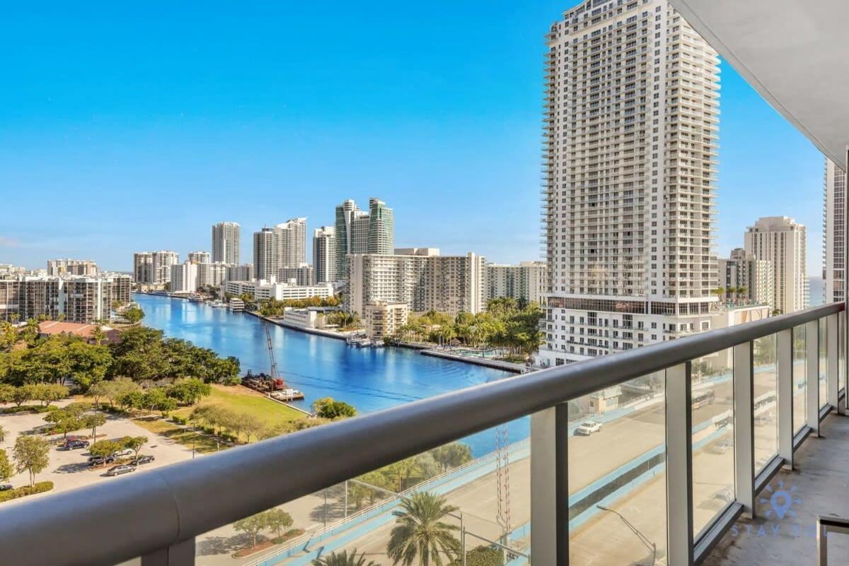 Infinite Views, Amazing Pool, Gym, Near Beach Холандейл Бийч Екстериор снимка